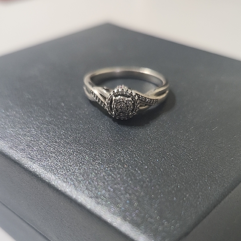 Elegant Silver Ring with Diamond Accents